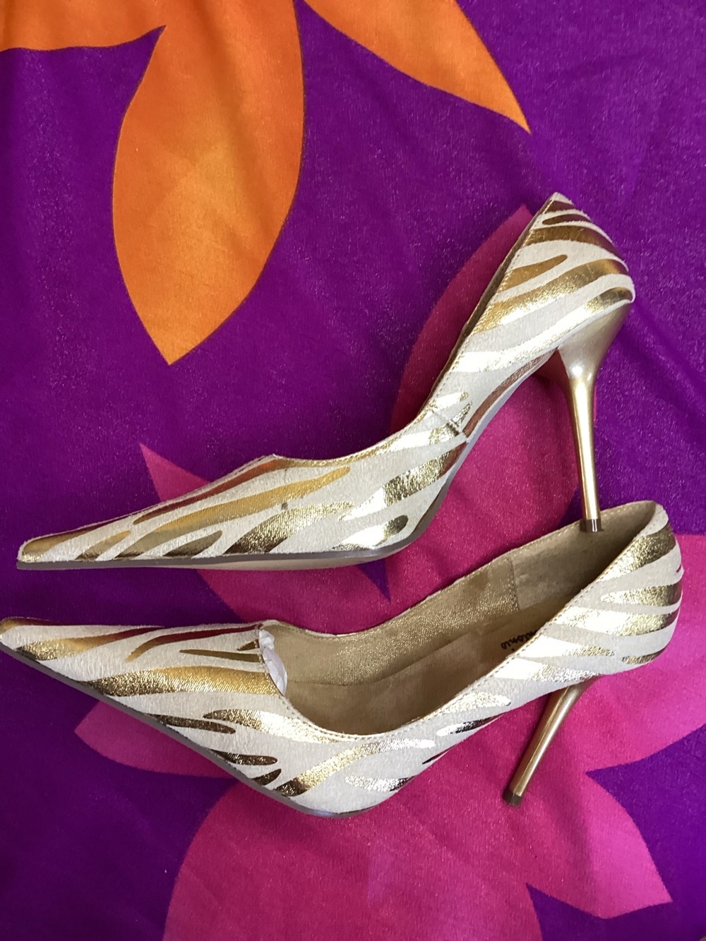 Vintage Michael Antonio Gold & White Striped Pointed-Toe Pumps 7